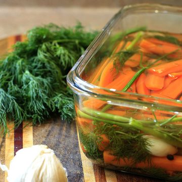 Quick and easy refrigerator pickled carrots cropped