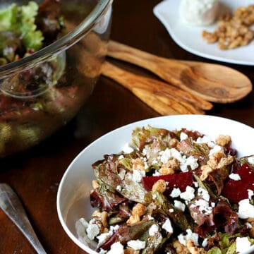 Roasted Beet Salad with Candied Walnuts and Goat Cheese - Domestic Dreamboat #glutenfree #vegetarian #healthyeating