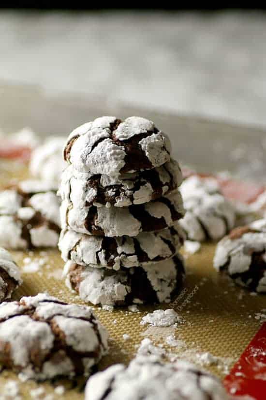 Chocolate Crinkle Cookies - Domestic Dreamboat #cookies #christmas #chocolate