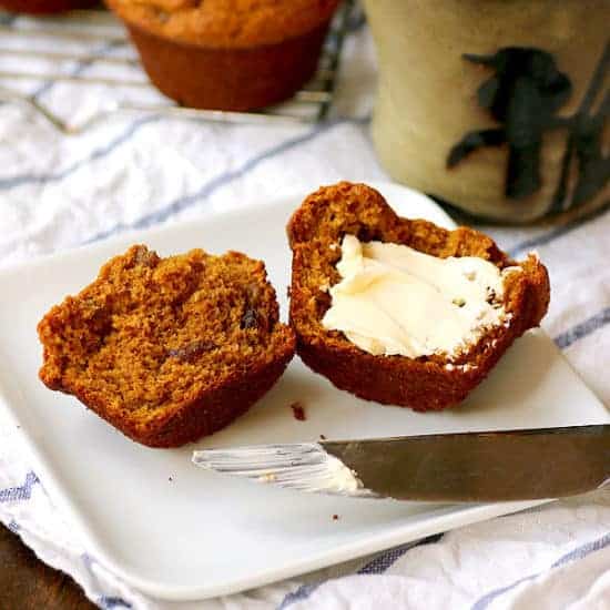 Pumpkin Spice Bran Muffins - Domestic Dreamboat #healthyeating #pumpkinspice