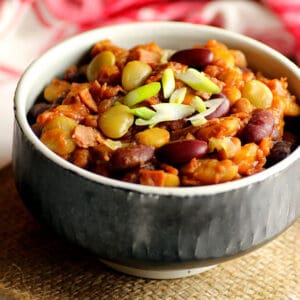 Easy Baked Beans closeup cropped