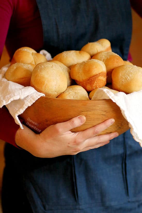 Homemade Dinner Rolls - Domestic Dreamboat #buns #rolls #bread