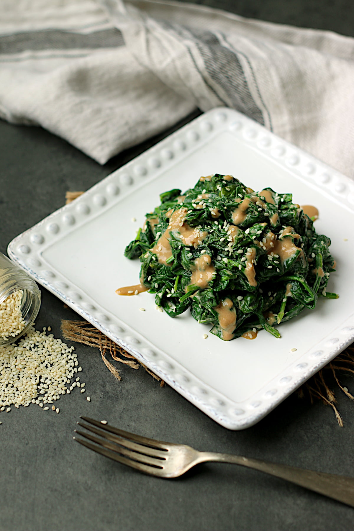 Spinach Gomae on a square, white plate.