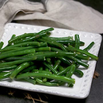 Easy Garlic Green Beans on a square white plate.